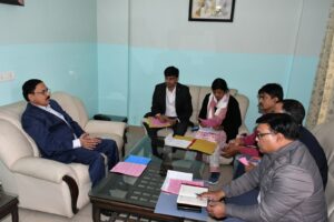 राज्य निर्वाचन आयुक्त चंद्रशेखर भट्ट ने अधिकारियों के साँथ की बैठक- निकायो के संगणकों द्वारा किये जा रहे पुनरीक्षण कार्यो की करी समीक्षा
