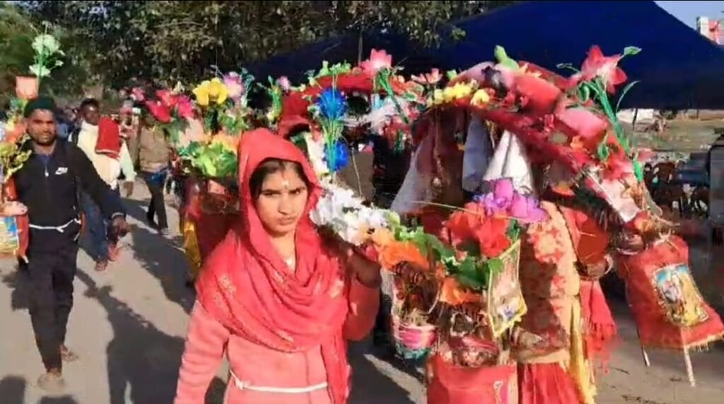 धर्म नगरी हरिद्वार में चरम पर चल रही है शारदीय कावड़ यात्रा