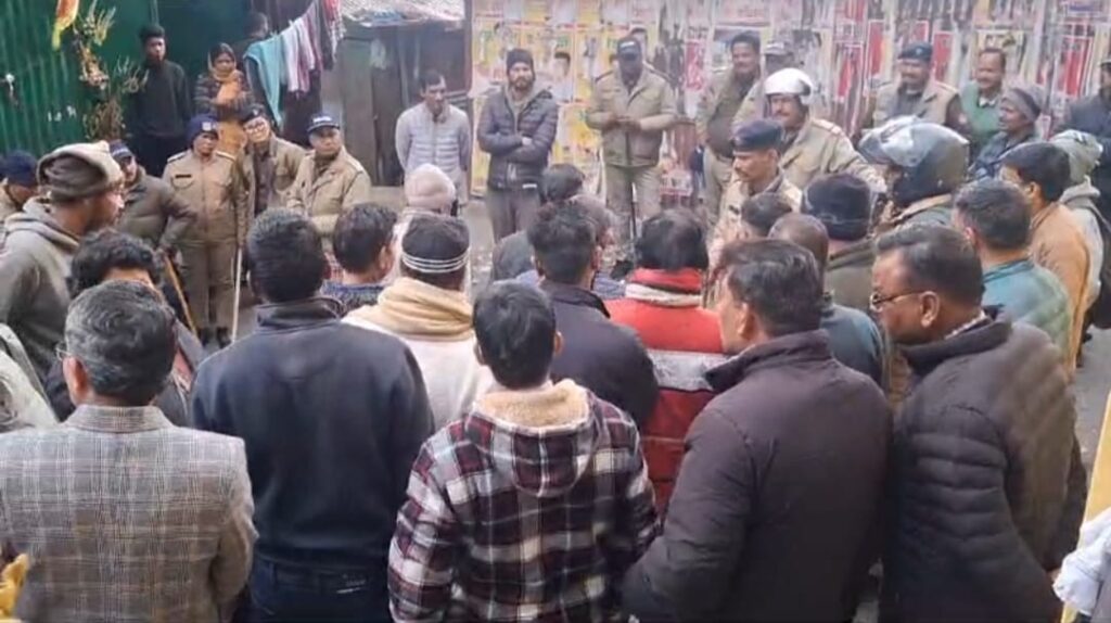 सरकारी भूमि पर अवैध कब्जे के खिलाफ विवि ने चलाया डंडा