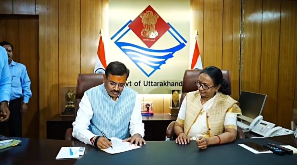 नवनियुक्त मुख्य सचिव आनन्द बर्द्धन ने पदभार ग्रहण किया