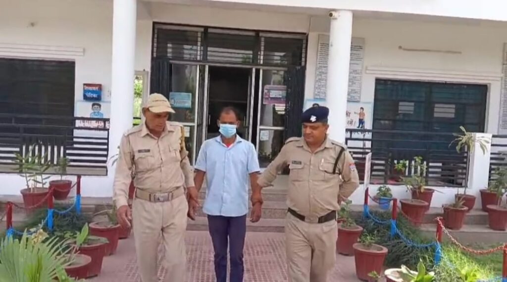 CRIME:- 6 साल की बच्ची से स्कूल बस में दरिंदगी- ड्राइवर गिरफ्तार