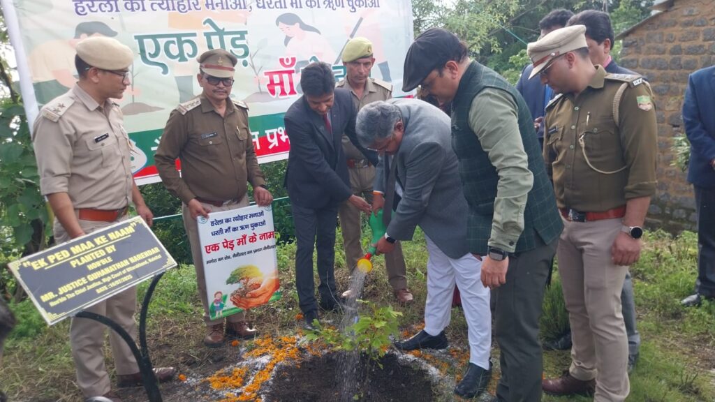हरेला पर्व:- नैनीताल के हनुमानगढ़ी में हाईकोर्ट के न्यायाधीशों ने किया वृहद पौधारोपण