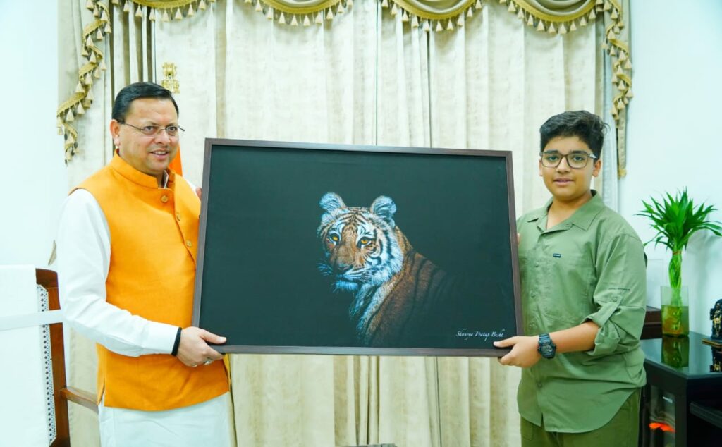 बाघ दिवस के अवसर पर वाइल्ड लाइफ फोटोग्राफर शौर्य प्रताप बिष्ट सम्मानित