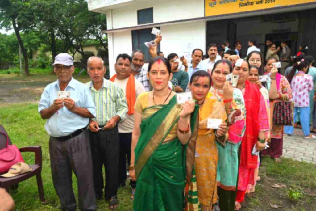 नैनीताल जिले में पंचायत चुनाव के द्वितीय चरण का मतदान शुरु:- चार विकासखंडों के 522 केंद्रों पर सुबह 8 बजे से शुरू हुआ मतदान-  सुरक्षा और पारदर्शिता के लिए सख्त मॉनिटरिंग