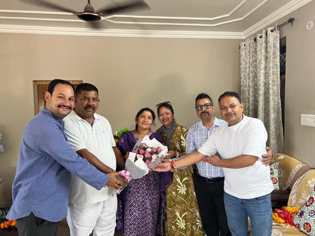 ग्वालसेवा संगठन संस्थापक अधिवक्ता पंकज कुलौरा व ग्वालसेवा युवाशक्ति प्रदेश अध्यक्ष आशीष दुमका ने नवनिर्वाचित जिला पंचायत अध्यक्ष दीपा दर्मवाल को दी बधाई