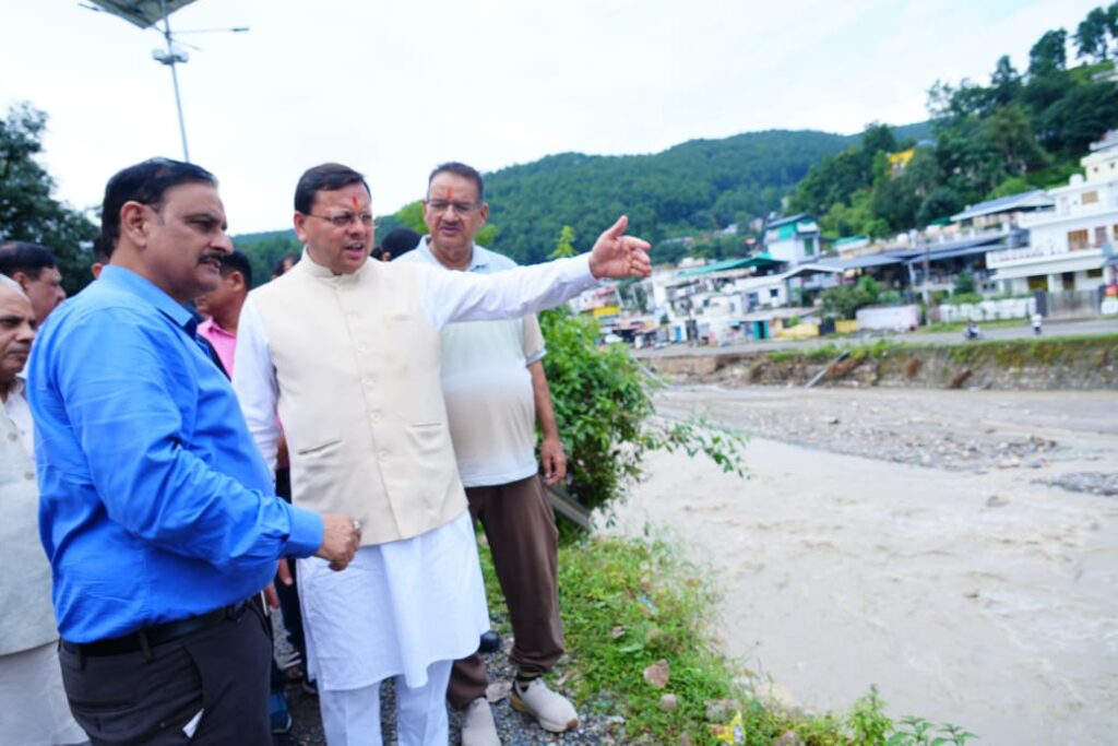 उत्तराखंड बनने  के बाद नालों किनारे पनप गई मलिन बस्तियां:-एनजीटी हाईकोर्ट ने किया हुआ है जवाब तलब- वोट बैंक की राजनीति बनी सिरदर्द