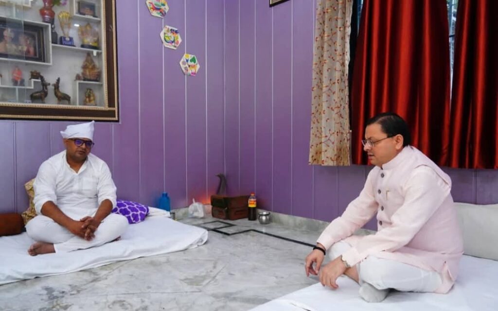सीएम धामी ने वरिष्ठ पत्रकार पंकज पंवार की पत्नी के निधन पर व्यक्त किया शोक