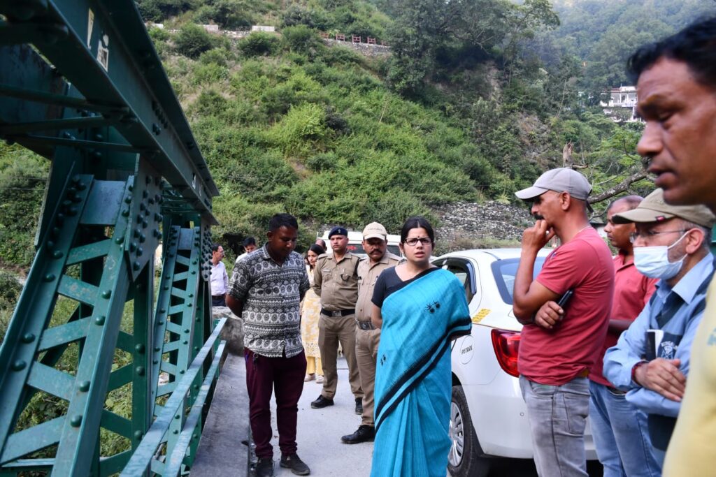 मानसखंड परियोजना के तहत कैंची धाम में चल रहे निर्माण कार्यो का डीएम ने लिया जायजा