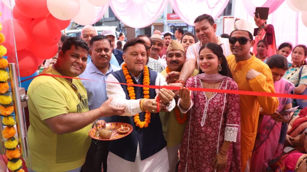 आपके शहर हल्द्वानी में “पहाड़ी पिसी नूण” स्टोर का शुभारंभ:- पीएम मोदी के ‘वोकल फॉर लोकल’ मंत्र को आत्मसात कर युवाओं ने उठाया सराहनीय कदम