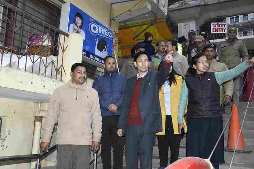 कमिश्नर दीपक रावत ने निर्माणाधीन भवाली-रातीघाट बाईपास का किया निरीक्षण- कार्य में तेजी लाने के दिए निर्देश