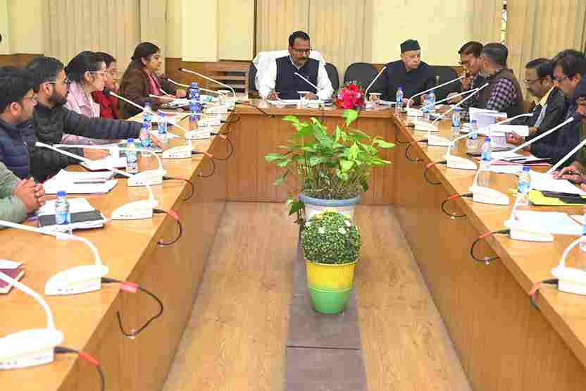 उद्योग मित्र के साथ जिलाधिकारी की बैठक- आपसी समन्वय बनाकर सकारात्मक कार्य करने के निर्देश