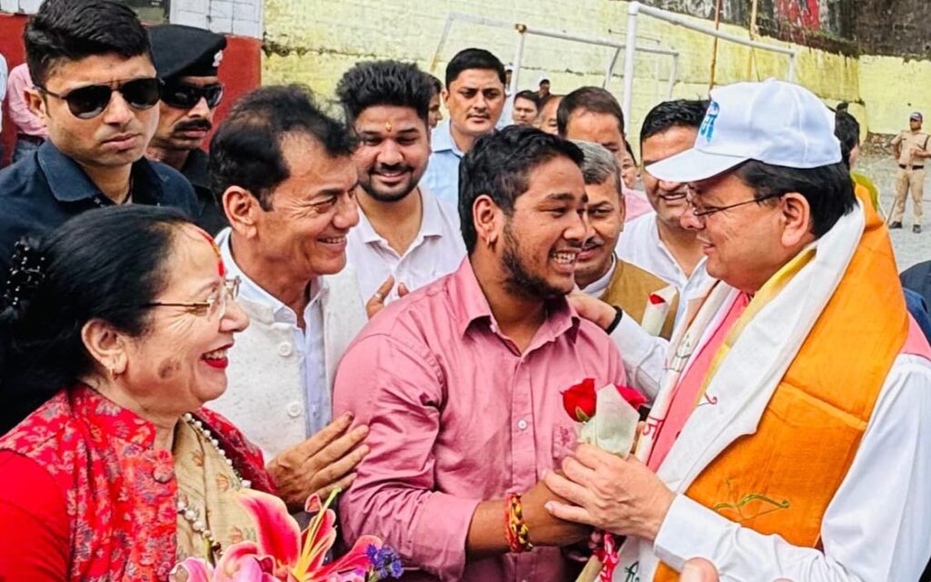 मोटर मार्ग से वंचित भेवा गांव के लोगों में जगी उम्मीद- क्षेत्र पंचायत सदस्य मुकेश महरा ने सीएम धामी से मुलाकात कर उठाई समस्या