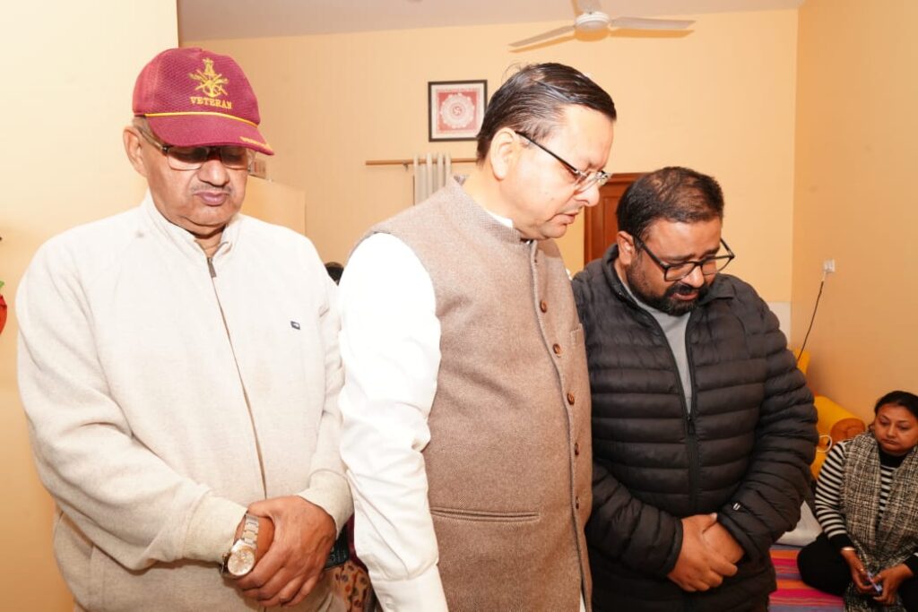 सीएम धामी ने वरिष्ठ पत्रकार अनुपम त्रिवेदी की माताजी के निधन पर जताया शोक