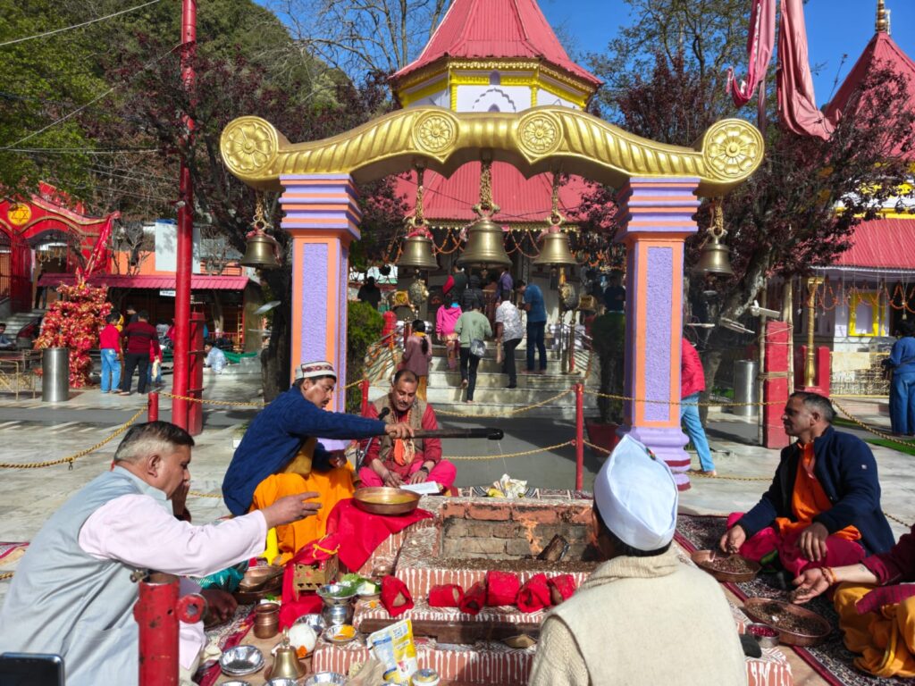 नवरात्रि की नवमी पर माँ नयना देवी मंदिर में आयोजित हुए धार्मिक अनुष्ठान