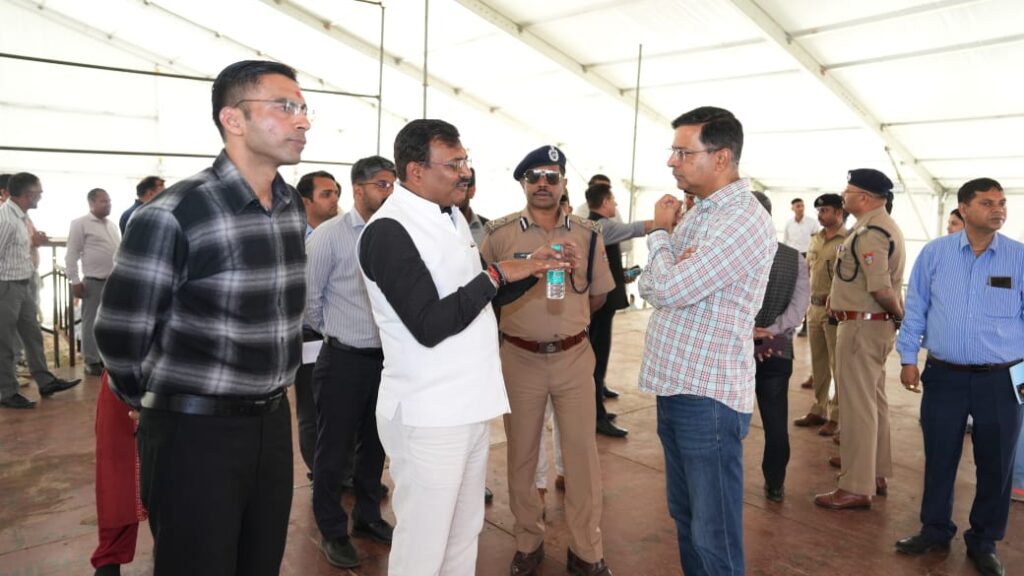 प्रधानमंत्री के दौरे की तैयारियां तेज- मुख्य सचिव ने कार्यक्रम स्थल का किया निरीक्षण