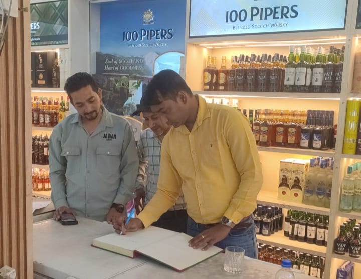 शराब की दुकानों में ओवररेटिंग मामला- डीएम रयाल ने आबकारी विभाग को जारी किए अहम निर्देश