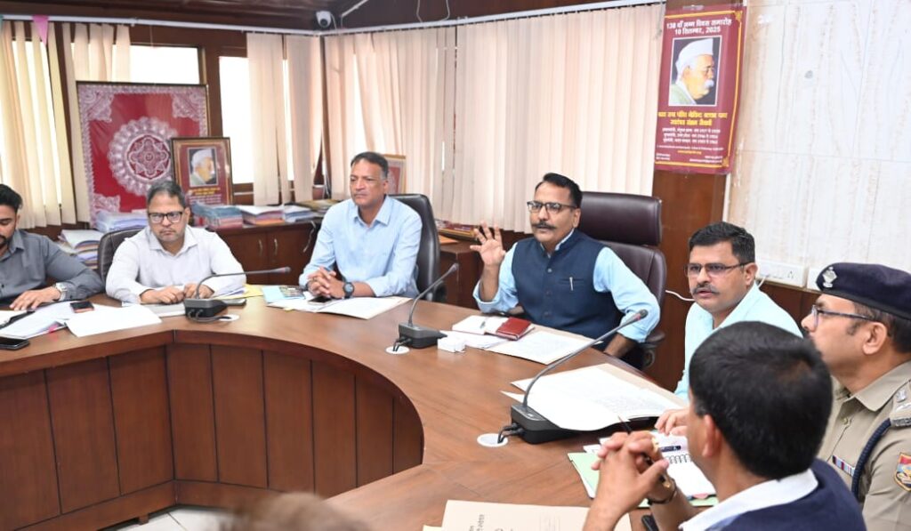 आगामी पर्यटन सीजन की तैयारियों को लेकर जिलाधिकारी ललित मोहन रयाल ने ली बैठक
