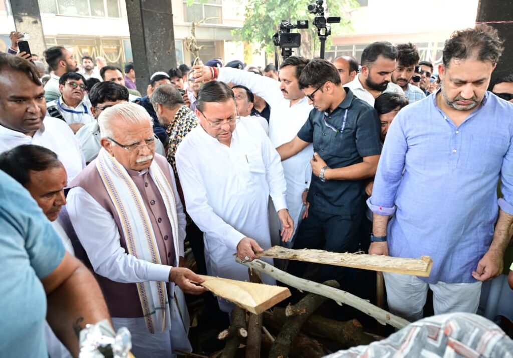 पूर्व मुख्यमंत्री मेजर जनरल भुवन चंद्र खंडूड़ी (से.नि) की अंतिम यात्रा में उमड़ा जनसैलाब- सेना एवं पुलिस के जवानों ने गार्ड ऑफ ऑनर देकर दी अंतिम सलामी