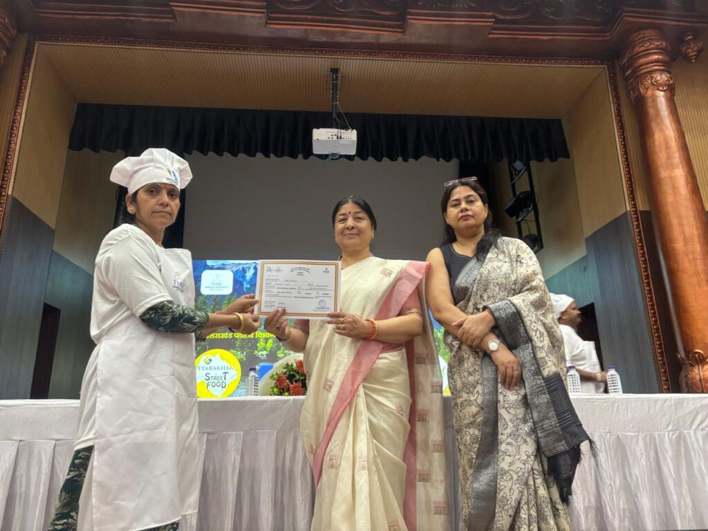 UTDB- 240 स्ट्रीट फूड वेंडर्स की ट्रेनिंग पूरी
