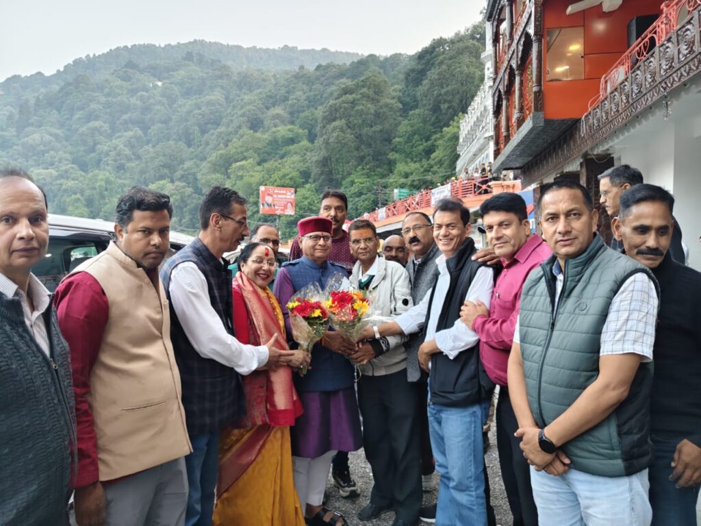 नैनीताल के ऐतिहासिक डीएसए मैदान पहुंचे प्रभारी मंत्री खजान दास- आयोजक संस्था की करी जमकर तारीफ
