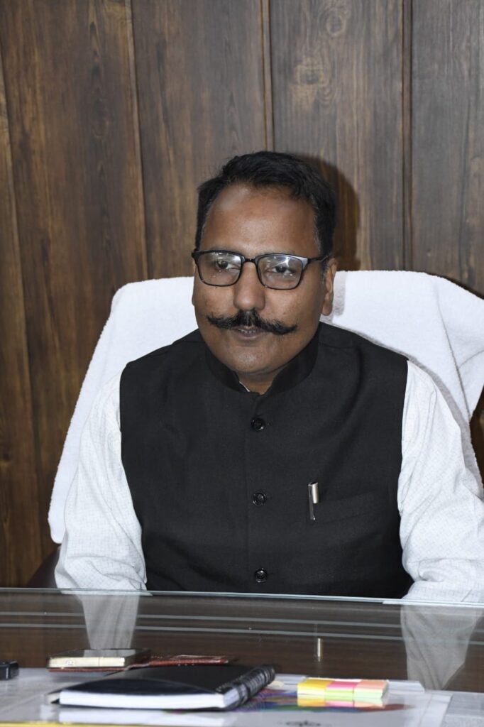 फुटपाथ होंगे अतिक्रमण मुक्त- जिलाधिकारी ने चलाया विशेष अभियान- अवैध पार्किंग और अतिक्रमण पर होगी सख्त कार्रवाई