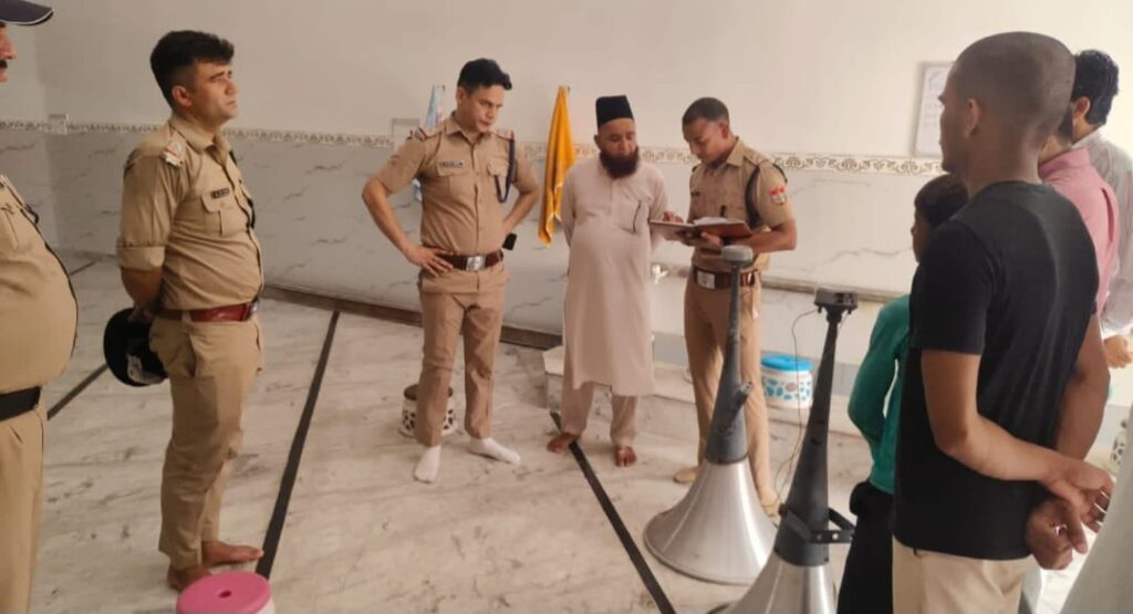 पुलिस ने सुप्रीम कोर्ट का दिया हवाला- ऊधमसिंह नगर जिले की मस्जिदों से उतारे गए लाउड स्पीकर