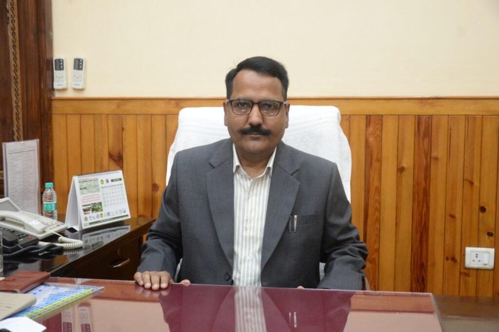 अधिशासी अभियंता से मांगा स्पष्टीकरण- सेवा पुस्तिका में प्रतिकूल प्रविष्टि हेतु शासन को भेजा पत्र