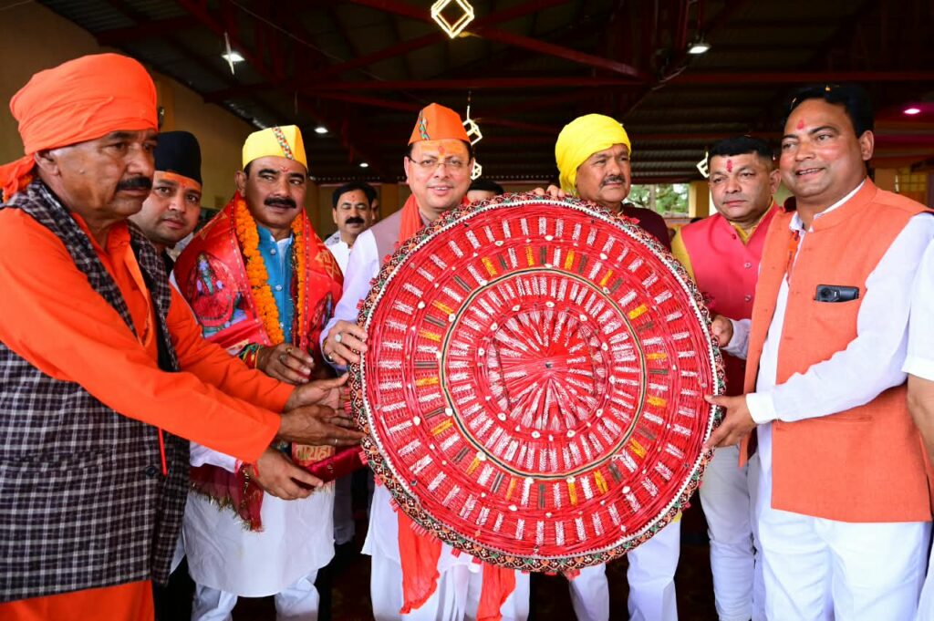 फलों-फूलों से बरसी बग्वाल- ऐतिहासिक पाषाण युद्ध के साक्षी बने लाखों श्रद्धालु