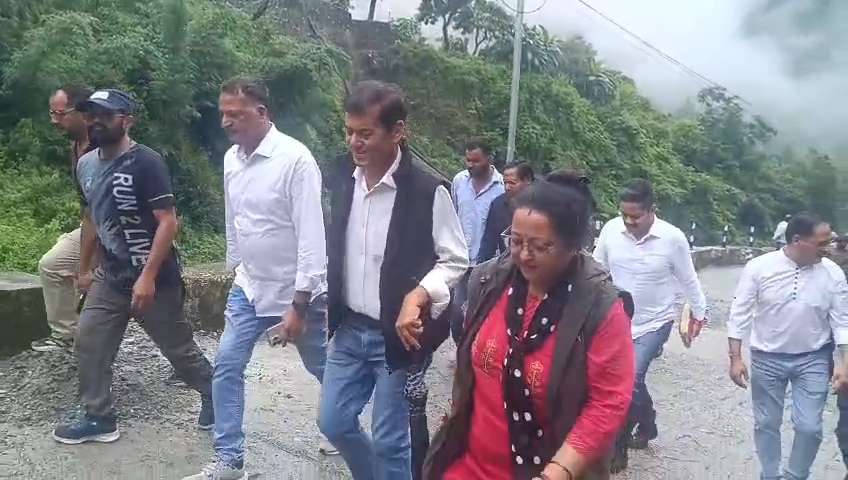 ज्योलीकोट क्षेत्र में जल जनित रोगों के प्रकोप पर मुख्य विकास अधिकारी ने किया स्थलीय निरीक्षण- अधिकारियों को दिए सख्त निर्देश