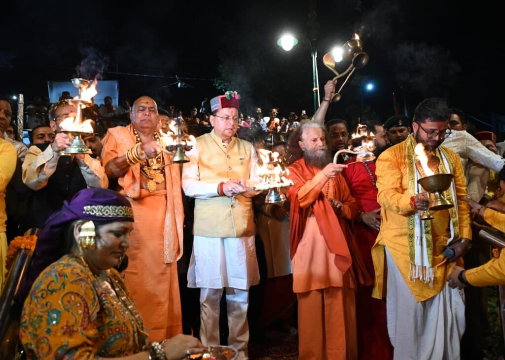हरिपुर कालसी में गूंजा माँ यमुना का जयघोष- 2100 दीपों से जगमगाया यमुना तट